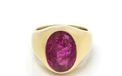 YELLOW GOLD AND RUBY RING