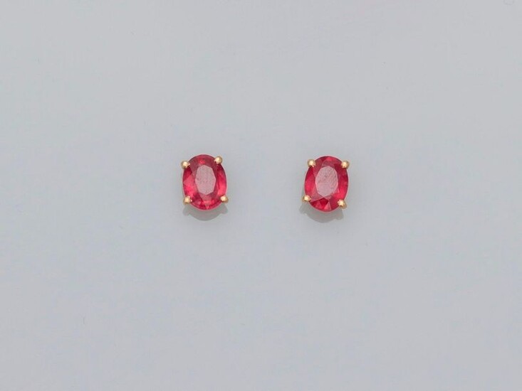 Yellow gold ear chips, 750 MM, each decorated with an oval treated ruby, total 3.26 carats, Alpa system, weight: 2.1gr. gross.