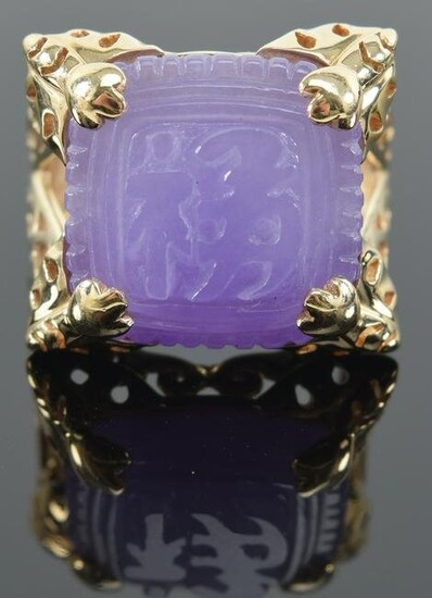14K yellow gold purple jadeite ring. Stone with carved
