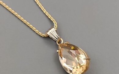 18 kt. Yellow gold - Necklace with pendant - 15.10 ct Topaz