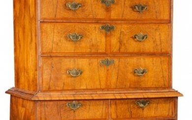 61065: A George II Walnut Chest on Chest, mid-18th cent