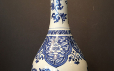 ANTIQUE Chinese Blue and White Flower Vase, Kangxi Period