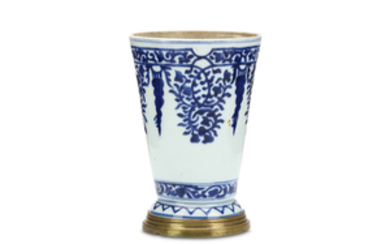 A CHINESE BLUE AND WHITE BEAKER VASE. Qing...