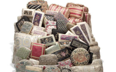 A LARGE GROUP OF VARIOUS THROW CUSHIONS, PILLOWS, MODERN, TEXTILES, LATE 18TH-20TH CENTURY
