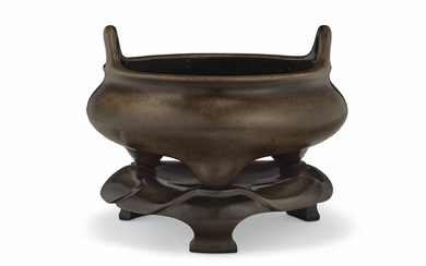 A BRONZE TRIPOD CENSER AND STAND, 17TH CENTURY