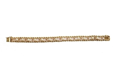 A 14K GOLD AND PEARL BRACELET