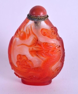 A 19TH CENTURY CHINESE PEKING GLASS SNUFF BOTTLE Qing