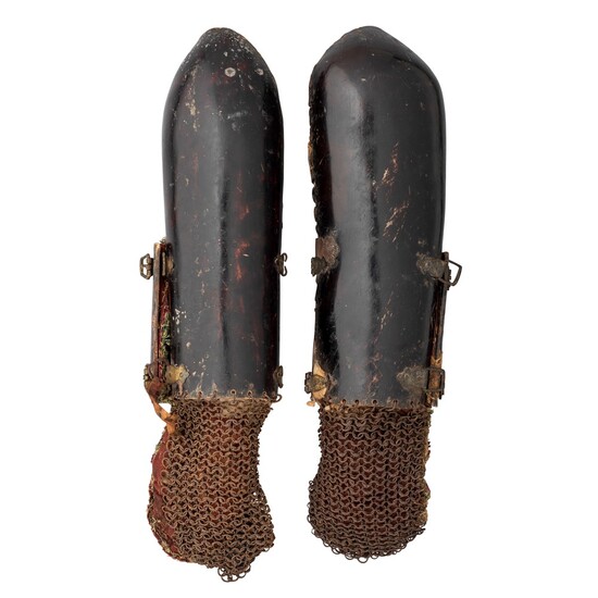 Ⓐ A PAIR OF INDIAN LAQUERED HIDE ARM DEFENCES (DASTANA), 18TH/EARLY 19TH CENTURY