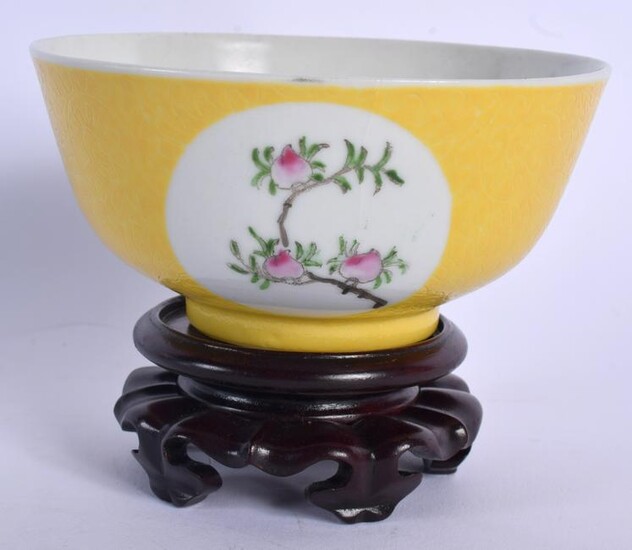 A CHINESE FAMILLE ROSE SCRAFITO PORCELAIN BOWL 20th