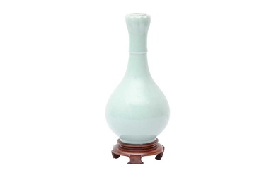 A CHINESE MONOCHROME CELADON-GLAZED 'LOTUS' VASE 十九或二十世紀 紅釉瓶 《大清雍正年製》款