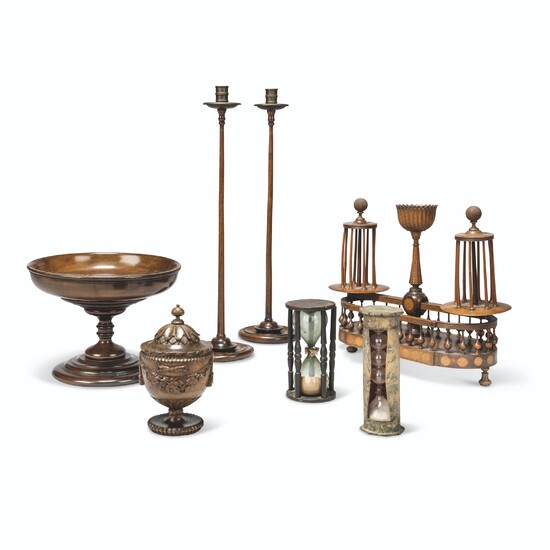 A COLLECTION OF EUROPEAN TREEN OBJECTS