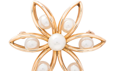 A Cultured Pearl and Gold Brooch