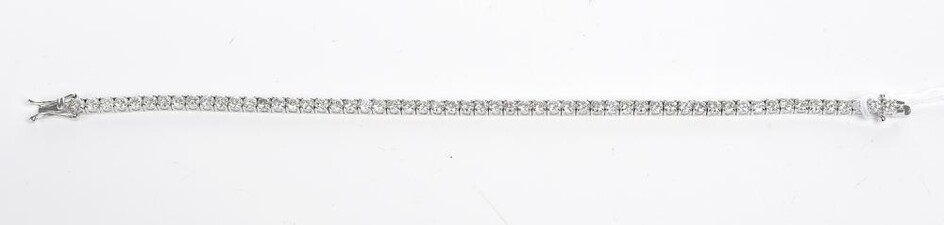 A DIAMOND LINE BRACELET IN 18CT WHITE GOLD, THE DIAMONDS TOTALLING 7.05CTS, TOTAL LENGTH 18.5CM, 9.2GMS