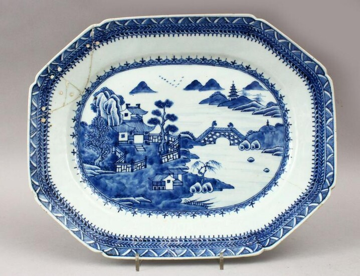 A GOOD 18TH CENTURY CHINESE QIANLONG BLUE & WHITE