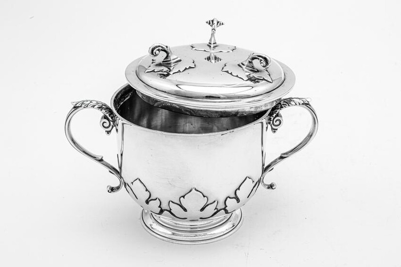 A George V sterling silver porringer cup and cover