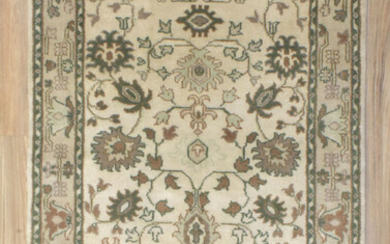 A HANDKNOTTED PURE WOOL INDIAN FLORAL AGRA RUG