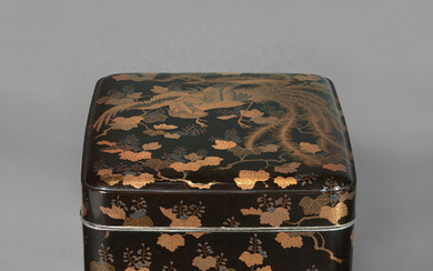 A LACQUER ACCESSORY BOX (TEBAKO) MEIJI-TAISHO PERIOD (LATE 19TH-EARLY 20TH CENTURY)
