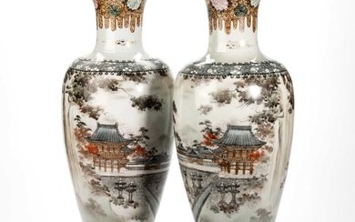 A LARGE PAIR OF JAPANESE PORCELAIN VASES, LATE 19TH/EARLY 20TH CENTURY