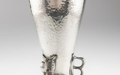 A LIBERTY & CO TUDRIC PEWTER VASE, THE DESIGN ATTRIBUTED TO OLIVER BAKER
