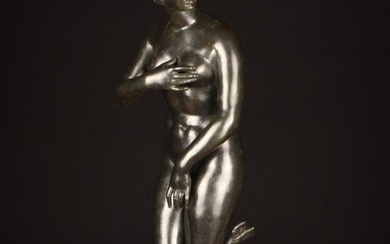 A Large 19th Century Italian ''Grand Tour'' Dark Patinated Bronze Figure of Venus, on a round base 2