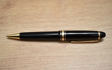 A Montblanc Meisterstuck 161 Le Grand ballpoint pen in black. Boxed with papers