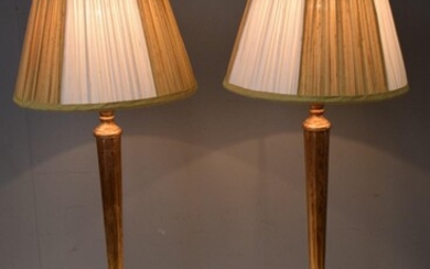 A PAIR OF GILT EFFECT CLASSICAL STYLE TABLE LAMPS (80 CM H)