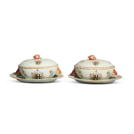A Rare Pair of Chinese Export Armorial Sauce Tureens, Covers and Stands Qing Dynasty, Qianlong Period, Circa 1760 | 清乾隆 約1760年 粉彩紋章圖湯蓋盌及托盤一對