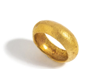 A Roman Gold Band Ring