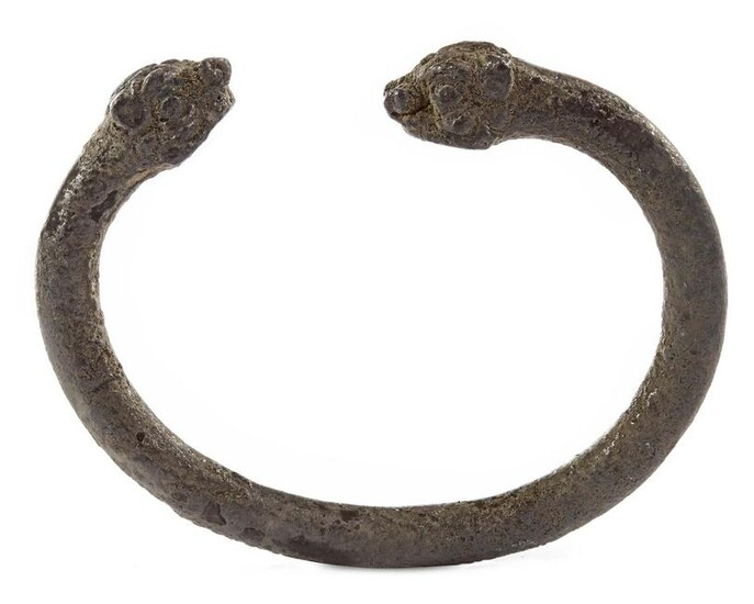 A SILVER ACHOMANID BANGLE WITH HEADS OF MYTHOLOGICAL
