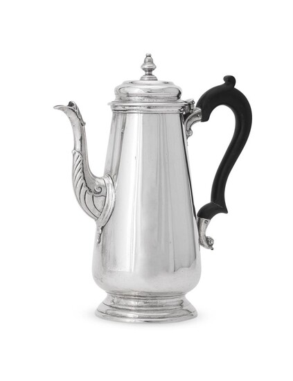 A SILVER TAPERED COFFEE POT IN GEORGE II STYLE, D. & J. WELLBY LTD