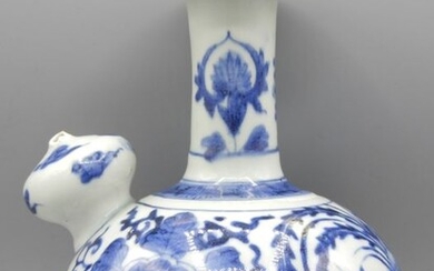 A fine kendi with phoenix decor - Arita - Porcelain - Japan - Edo Period (1600-1868)