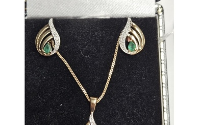 A lovely Gold, Diamond and Emerald Set to include a Pendant ...