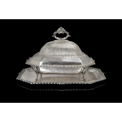 A silver entrée dish with cover and tray. Titled 800 (h. cm 23) (g 2700) (defects)