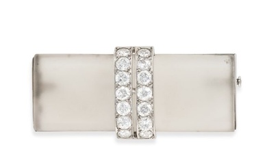 AN ANTIQUE ART DECO FROSTED ROCK CRYSTAL AND DIAMOND BROOCH in platinum, set with a rectangular f...