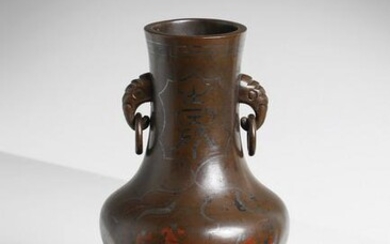 ARTE GIAPPONESE A bronze vase decorated with silver