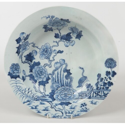 An 18th century Chinese blue and white pan topped bowl. Pain...