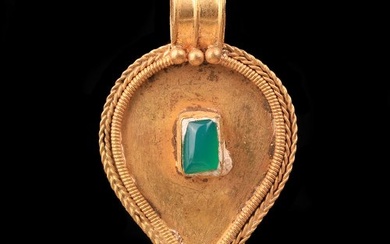 Ancient Roman Gold Pendant with Green Stone