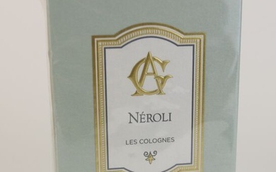 Annick Goutal - "Néroli" - (2003) Flacon vaporisateur contenant 200ml d'Eau de Cologne présenté dans...