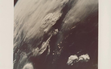 [Apollo 7] Space sunset over the Indian Ocean. Walter Cunningham, Walter Schirra,...