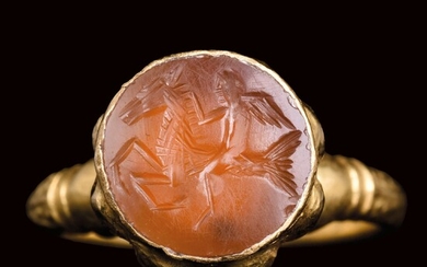 BAGUE AVEC INTAILLE Art romain d’Orient (?) En or, l’anneau est formé d’un chaton rond...