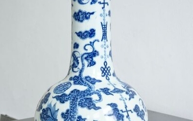 Bottle vase - Blue and white - Porcelain - Dragon - Qianlong Mark - China - 19th century