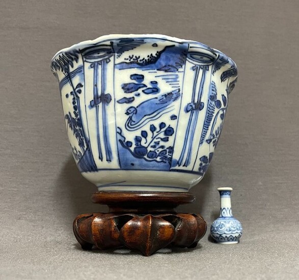 Bowl - Porcelain - Chinese - "Kraaienkom" - Crow on rock - Peonies, bamboo - Ducks - Thin and well potted - China - Wanli (1573-1619)