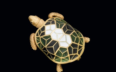 Broche en or jaune 18 carats en forme de tortue avec des émaux polychromes sur...