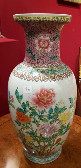 CHINE Vase à haut col en porcelaine à décor... - Lot 265 - Euvrard & Fabre