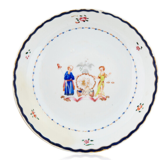CHINESE EXPORT ARMORIAL PORCELAIN AND GILT DISH