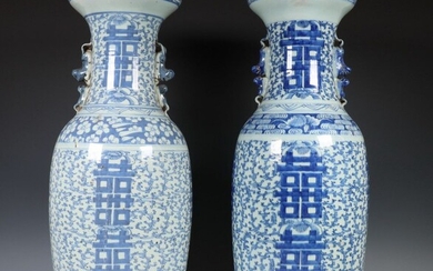 China, paar blauw-wit porseleinen vazen, laat Qing dynastie, 19e eeuw,...