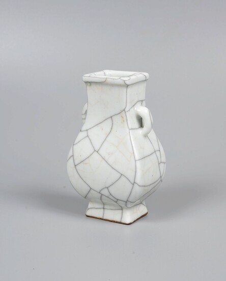 Chine, XIXe siècle Vase émaillé craquelé... - Lot 65 - Paris Enchères - Collin du Bocage