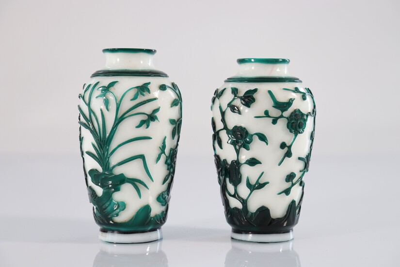 Chine paire de vases en verre décor floral