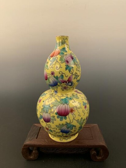 Chinese Famille Rose Double Gourd Bottle