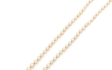 Collier composé d'une chute de perles de culture de 3.4 à 6.8 mm, agrémenté d'un...